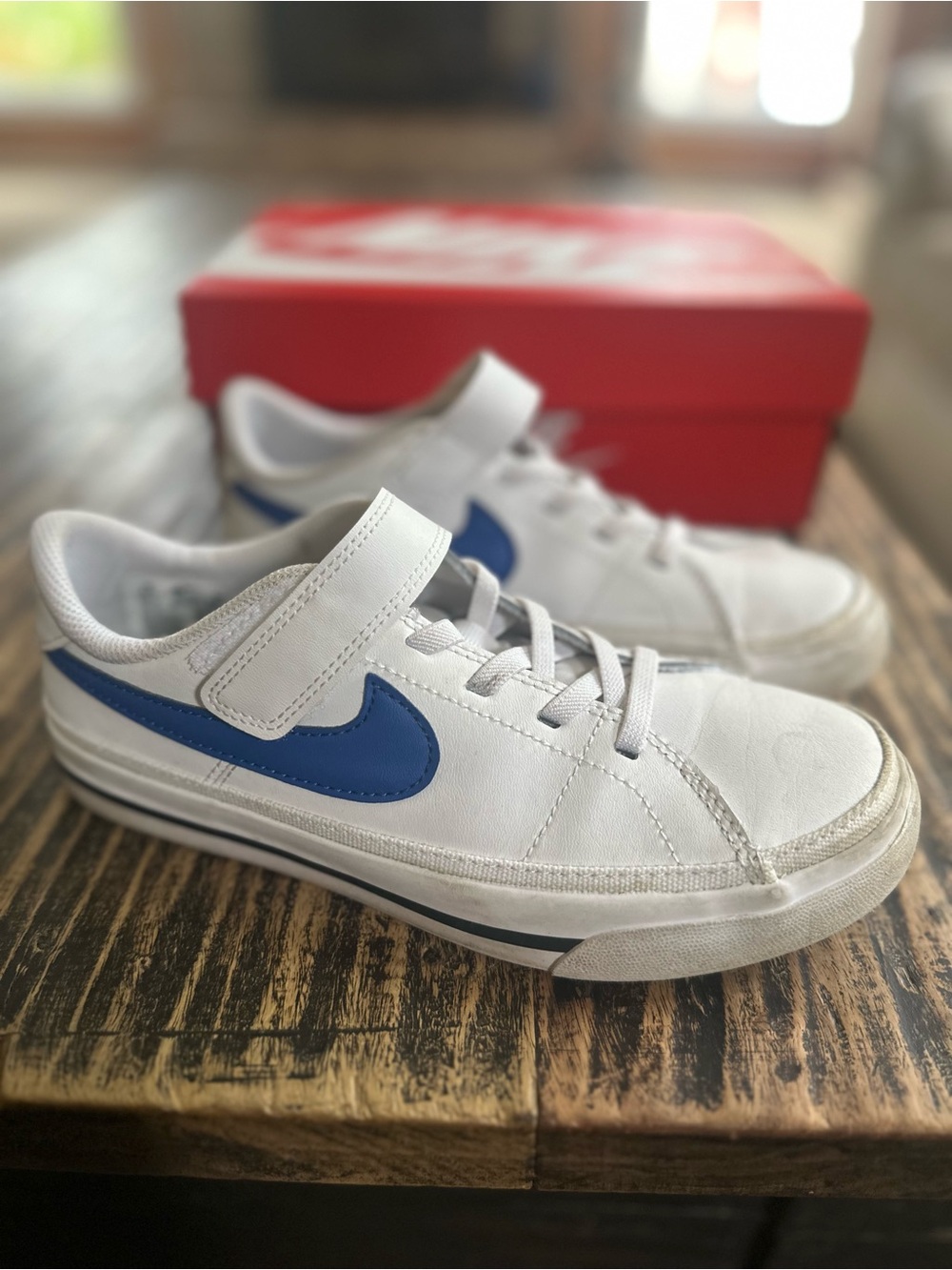 Nike court legacy Kids' White & Blue Classic Court Sneaker size 2.5